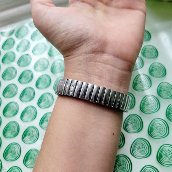 Vintage Featurely Quartz Silver Burgundy Stretch Watch - Picture 9 of 12